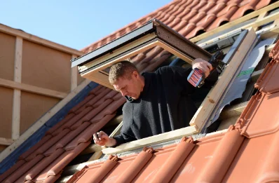 Pose de fenêtres de toit Velux à Moyon Villages